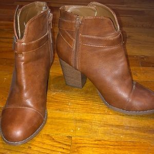 Size 7 women’s booties